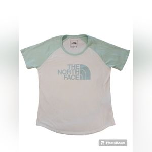 The North Face womens short sleeve  medium t-shirt